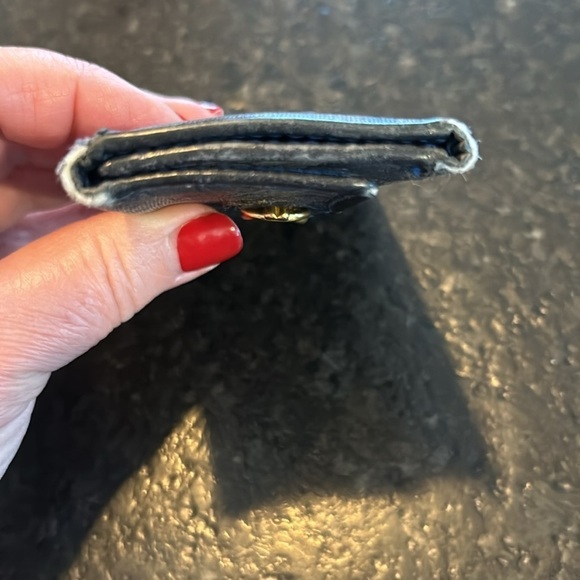 Vintage Gucci 6 key holder accessory navy blue with lotus floral print goldtone. - Picture 7 of 13